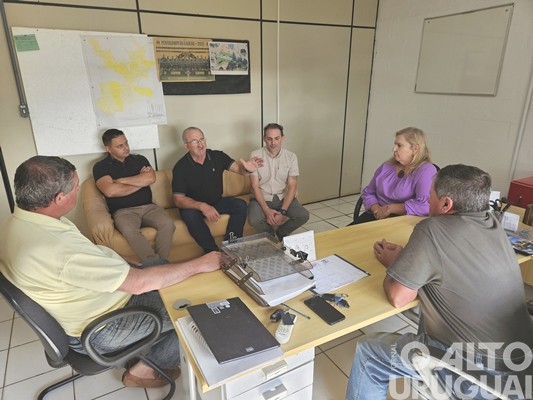 Vereadores de FW visitam secretarias para ouvirem demandas de cada pasta