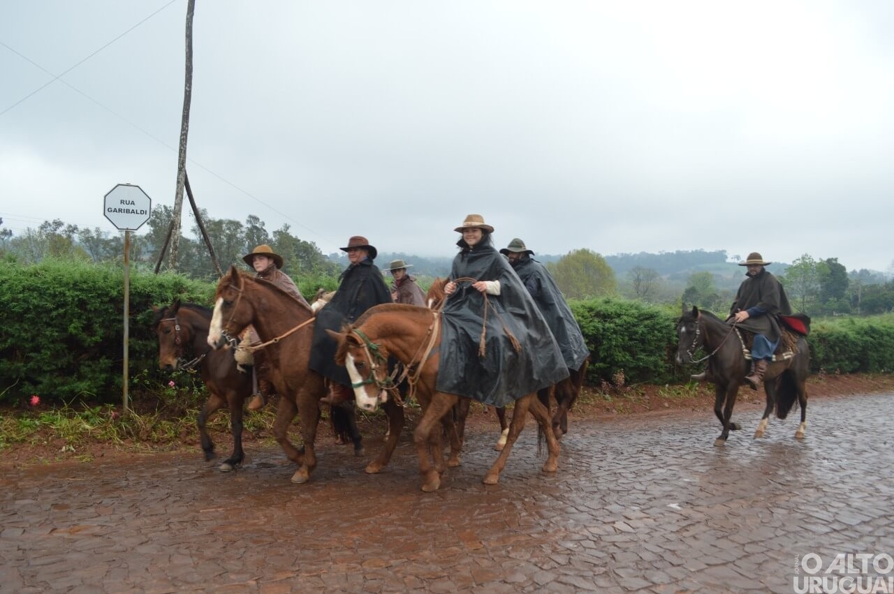 Iraí a Erval Seco: cavalarianos do 30º Bate-Casco passam por FW