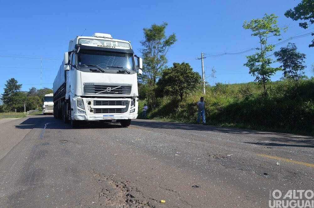 Colisão entre caminhão e carro resulta em óbito na BR-386 em FW