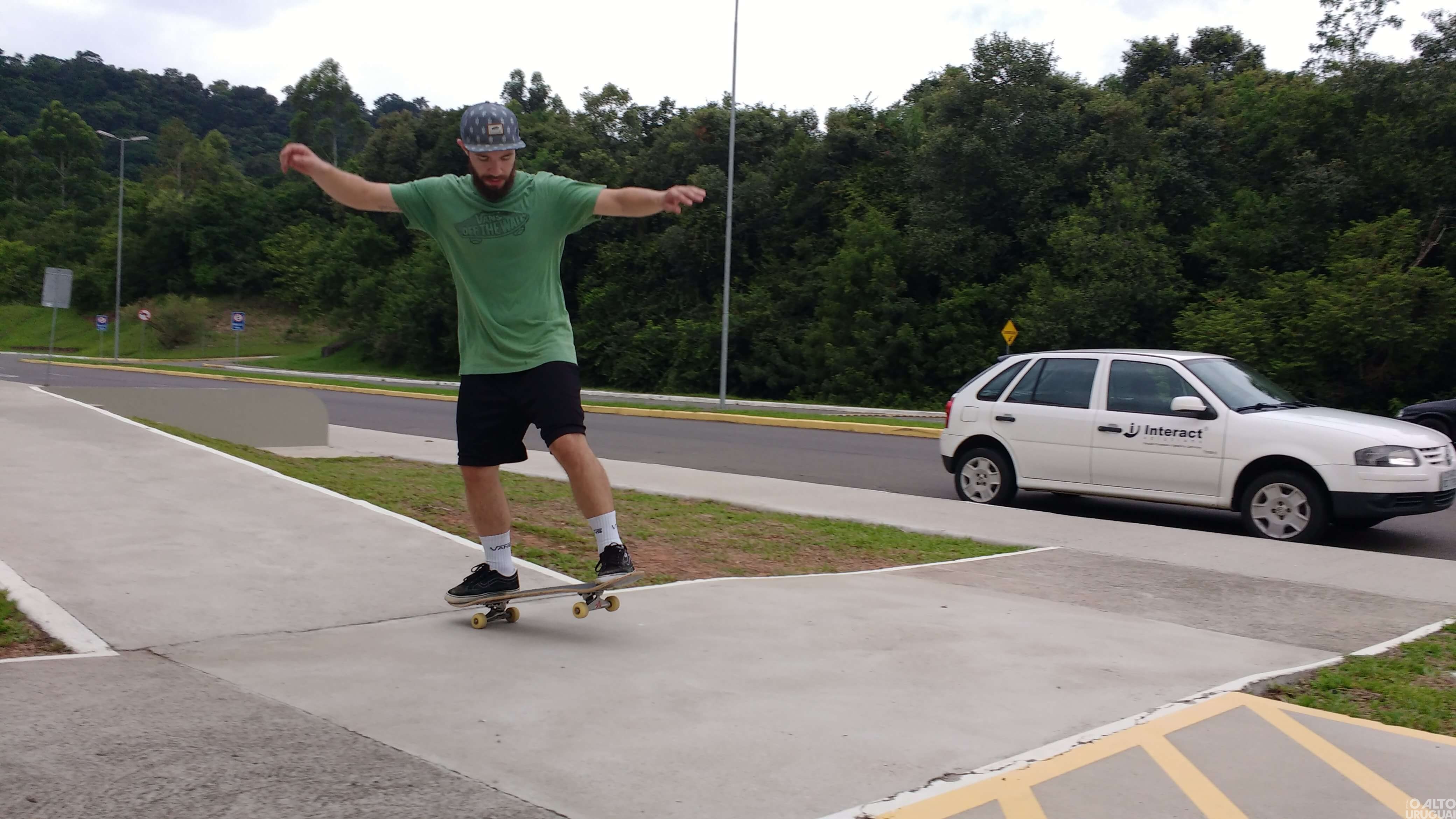 O surf de calçada: uma extensão da praia no asfalto