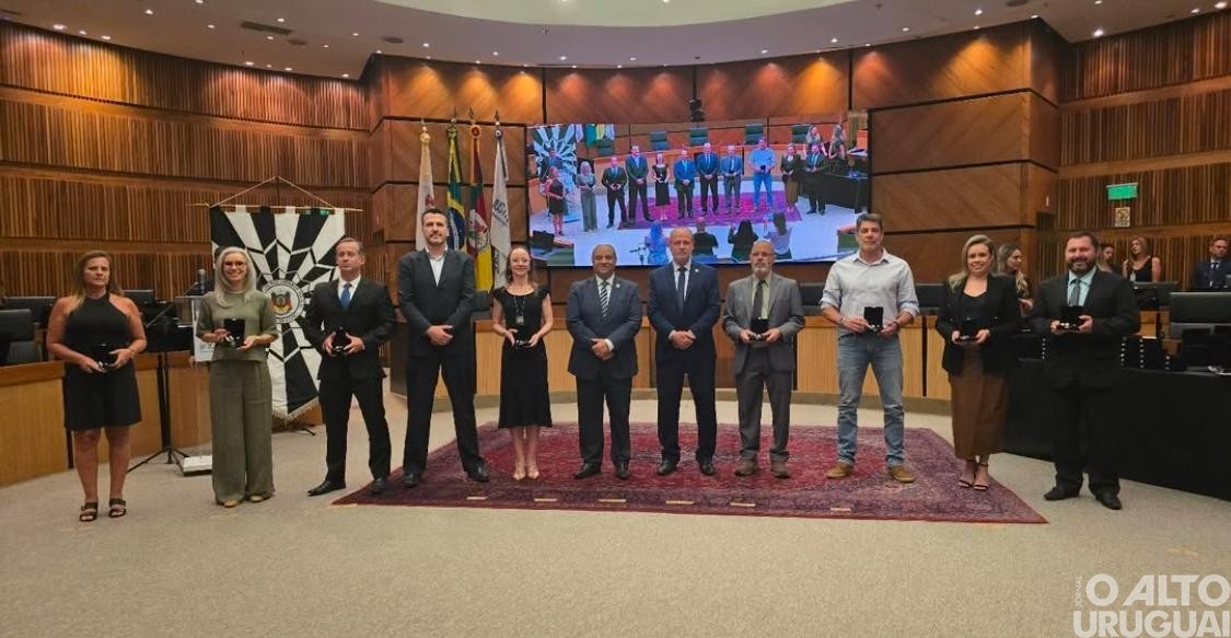 Delegada regional Aline Palma recebe medalha Plínio Brasil Milano