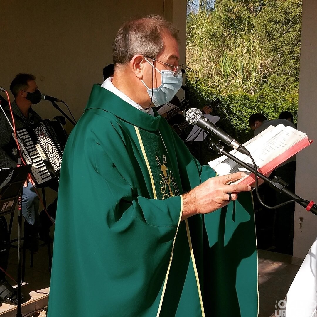 Paróquia de Rodeio Bonito homenageia agricultores e motoristas