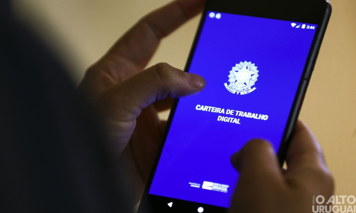 Brasil gera 324,1 mil empregos formais em novembro