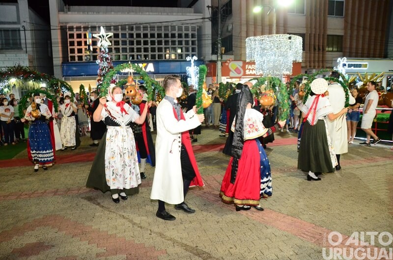 Apresentações do Centro Cultural 25 de Julho marcam noite do Frederico em Luz