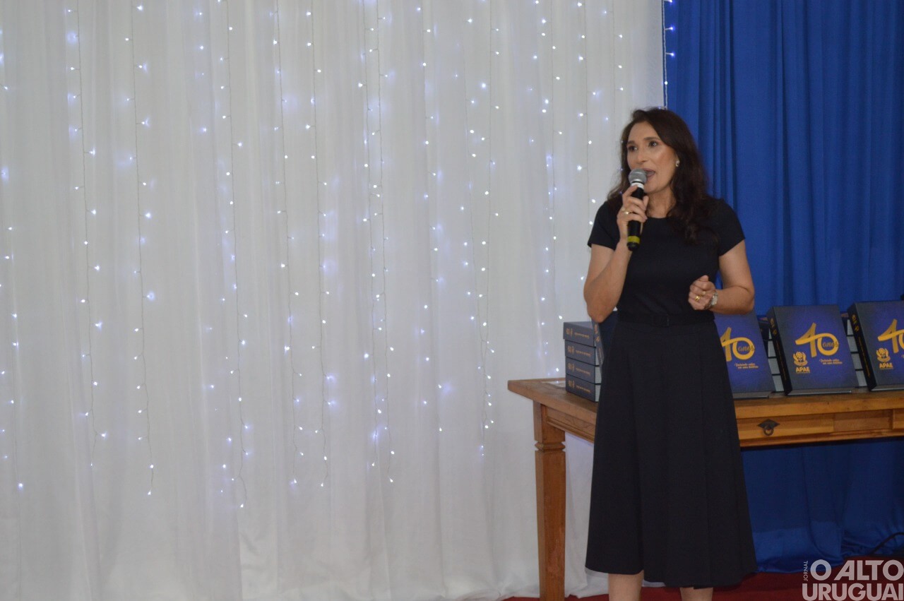 Jantar marca 40 anos da Apae-FW