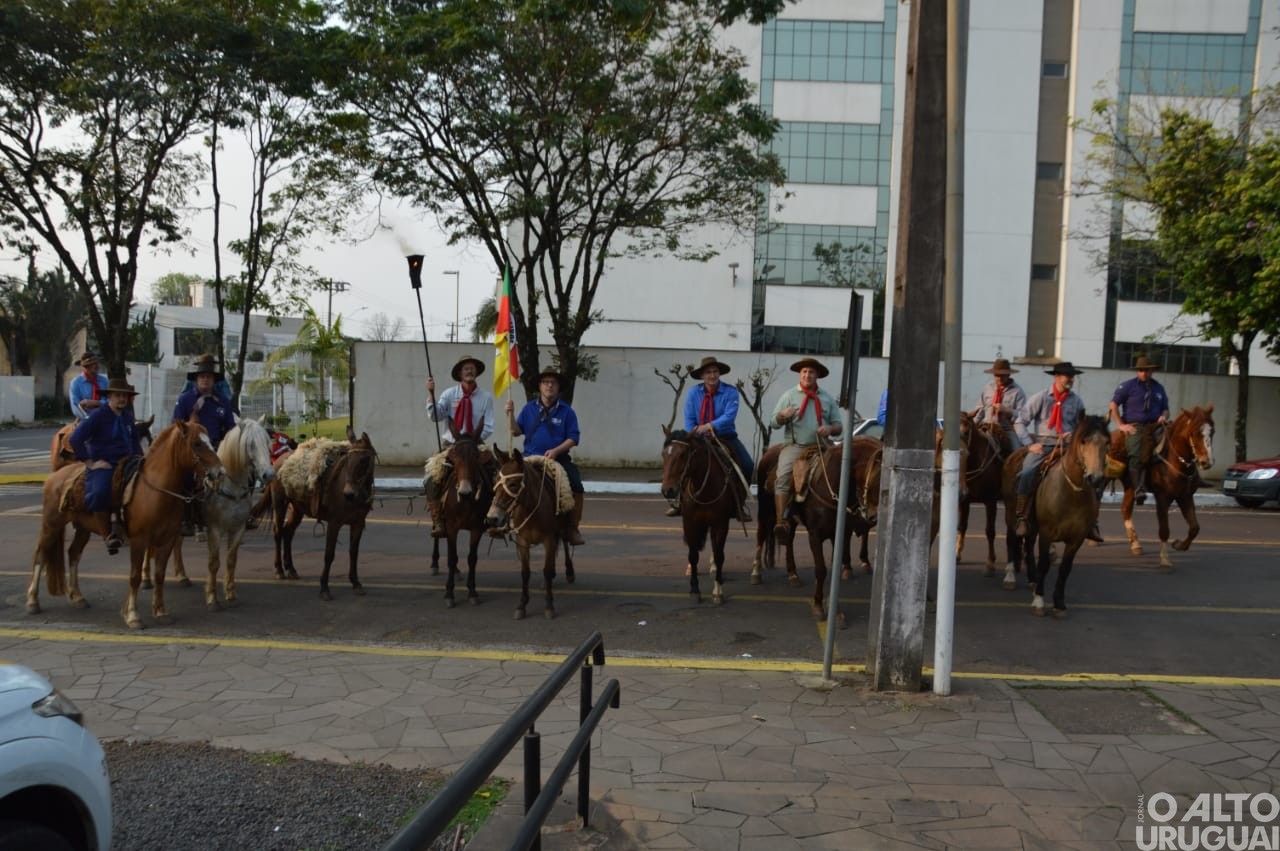 Centelha da Chama Crioula é recebida em FW