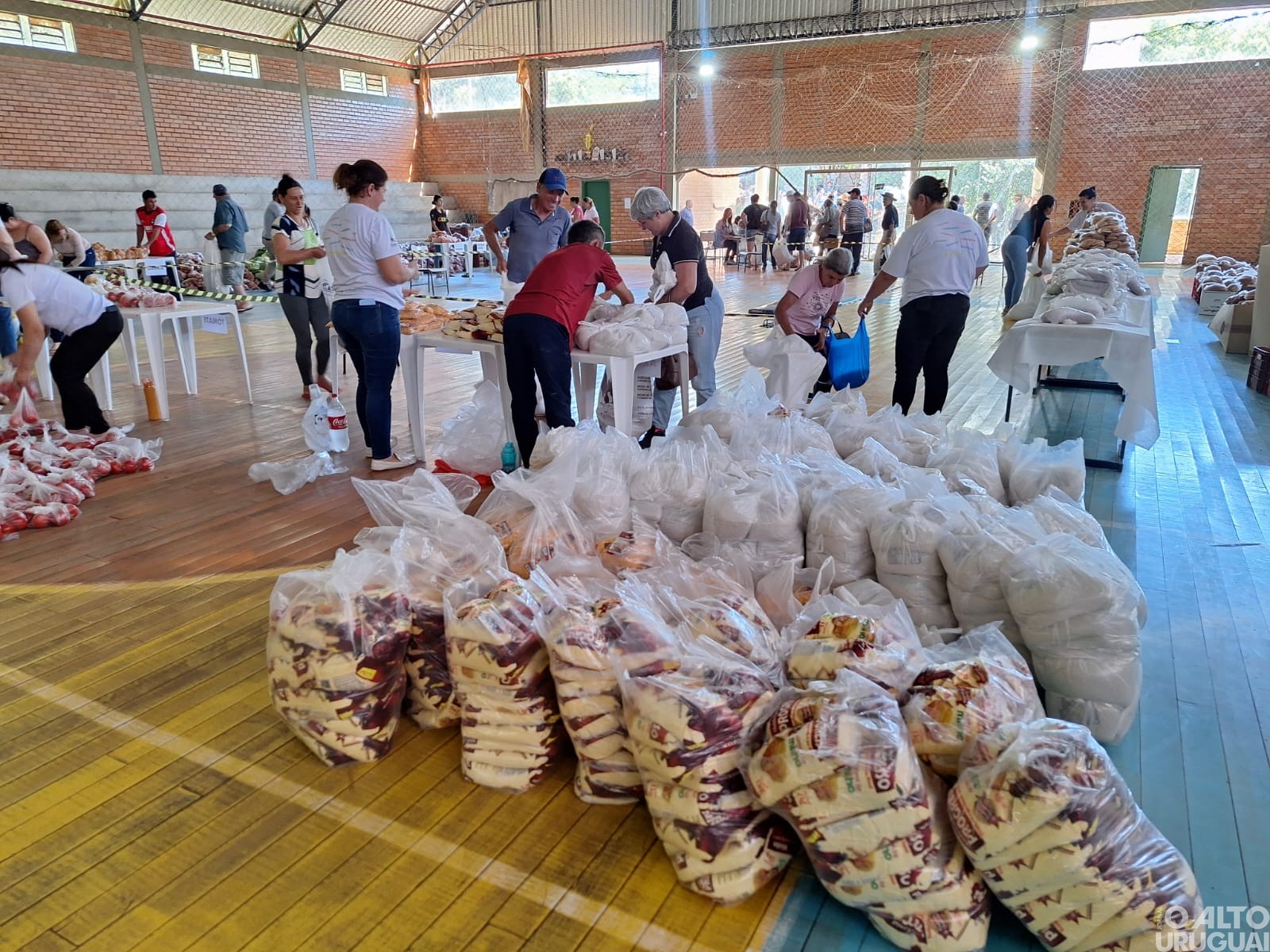 Entrega de Cestas Básicas do PAA beneficia 300 famílias em Cristal do Sul