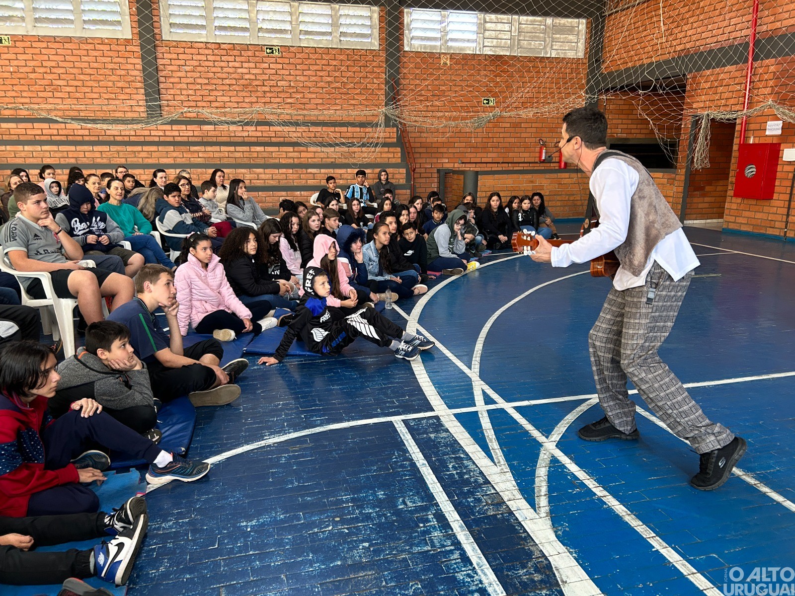 Danilo Gregory apresenta espetáculo “As Travessuras do Maneco” para rede de ensino de FW