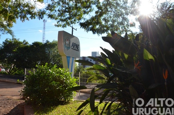 Apae de FW promove ação beneficente com sorteio de joias