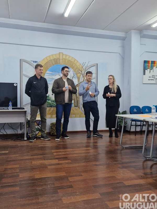 URI promove Taller Internacional 2025 com o tema "Escola do Futuro"