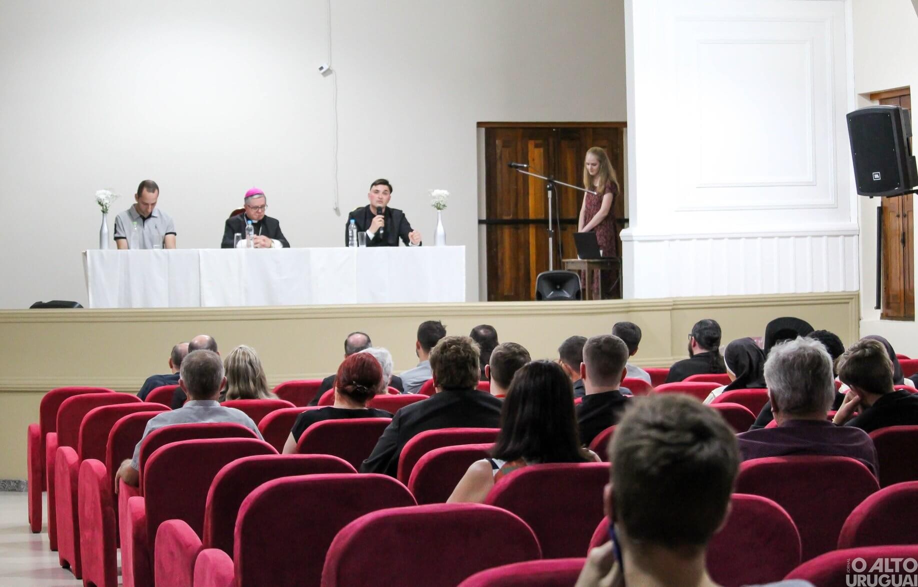 Bispo de FW lança seu primeiro livro