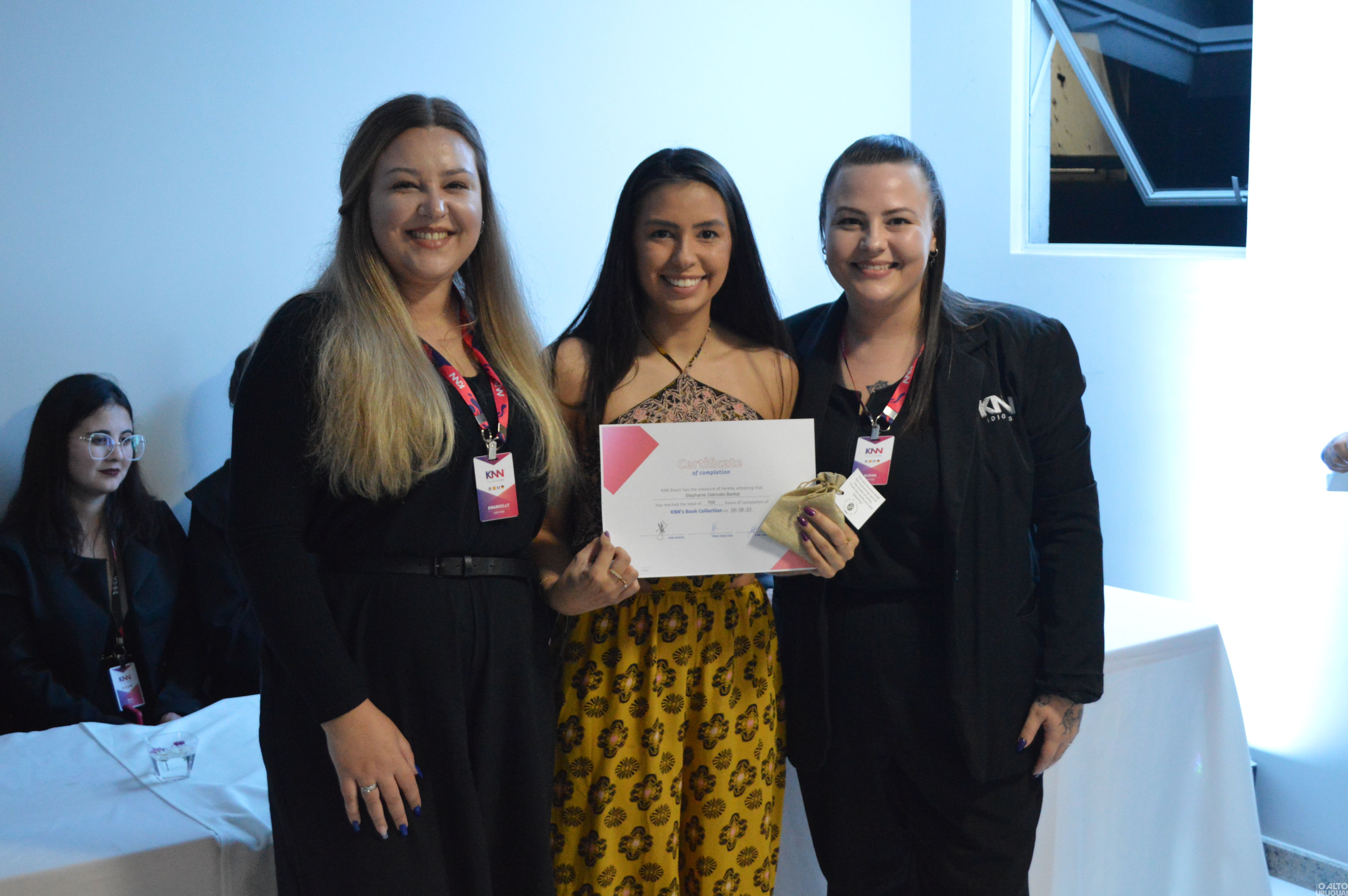 Com cerca de 400 alunos a KNN forma suas primeiras turmas de inglês em FW