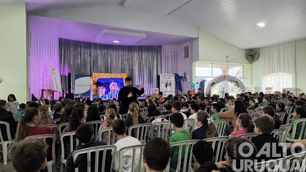 3ª Feira do Livro e RecreArte envolvem comunidade em Ametista do Sul