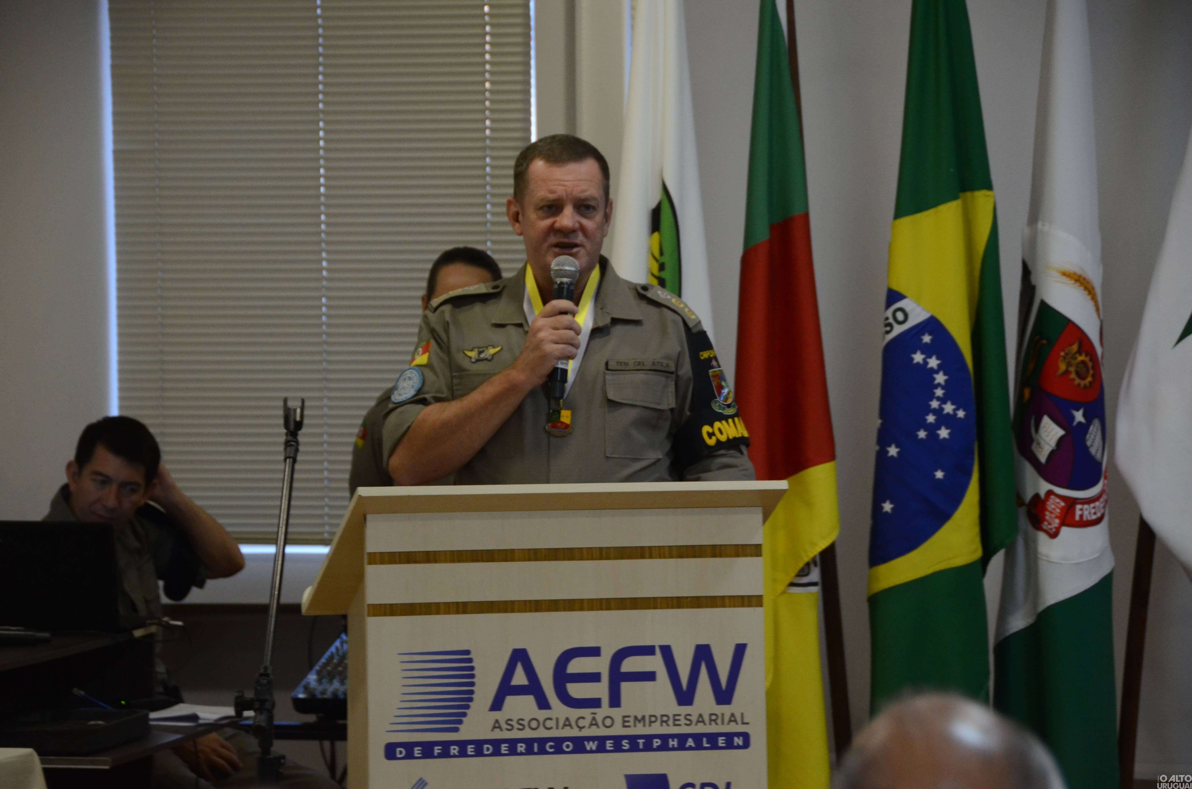 37º BPM realiza cerimônia de entrega de comendas