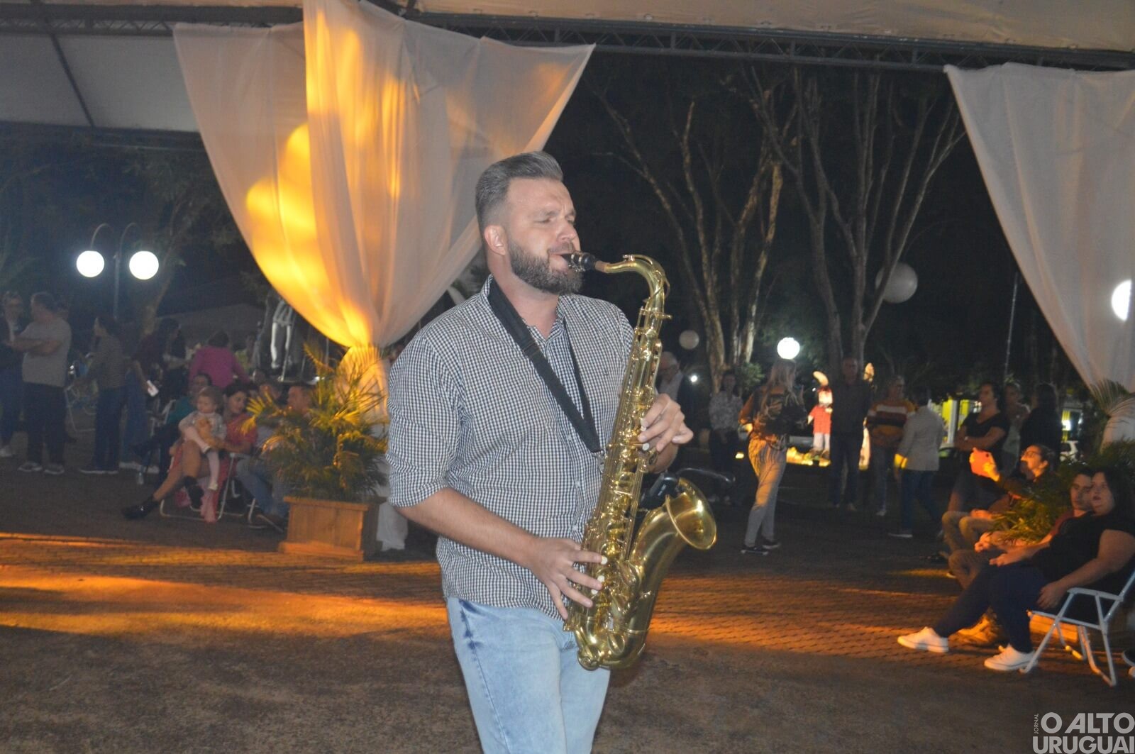 Rodeio Bonito: corte de bolo de 100 kg marca aniversário do município