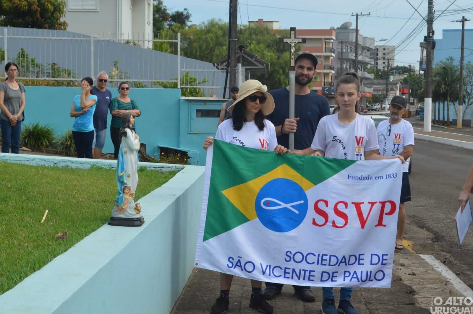 Vicentinos e comunidade da Vila Faguense realizam a 48ª Caminhada do Agradecimento