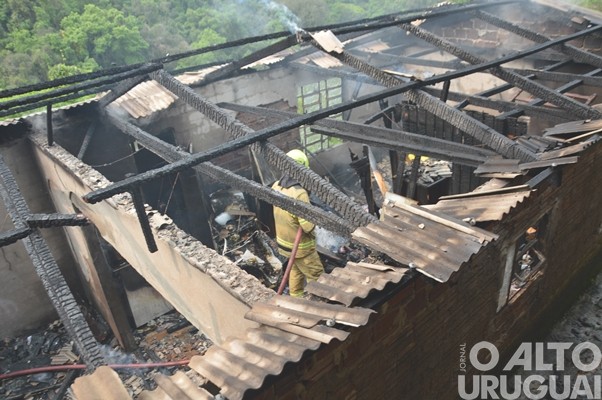 FW: Bombeiros atendem mais um incêndio em residência