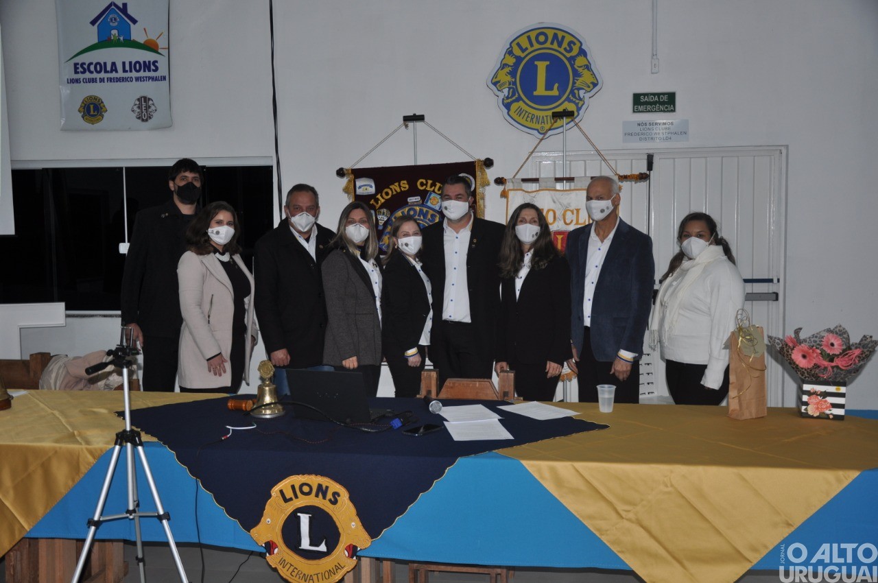 Empossadas novas diretorias do Lions e do LEO Clube de FW