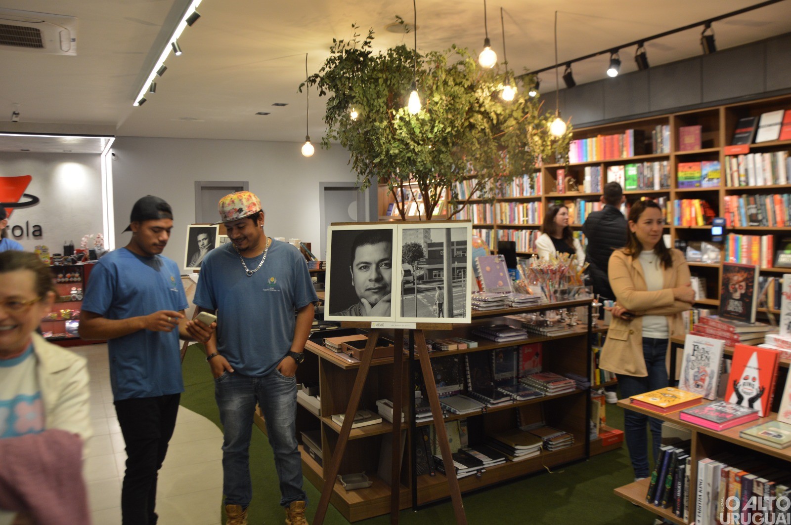 Apae-FW promove exposição fotográfica