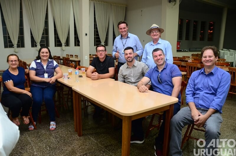 Lideranças de vários municípios prestigiam abertura da 1ª Feira Regional das Agroindústrias