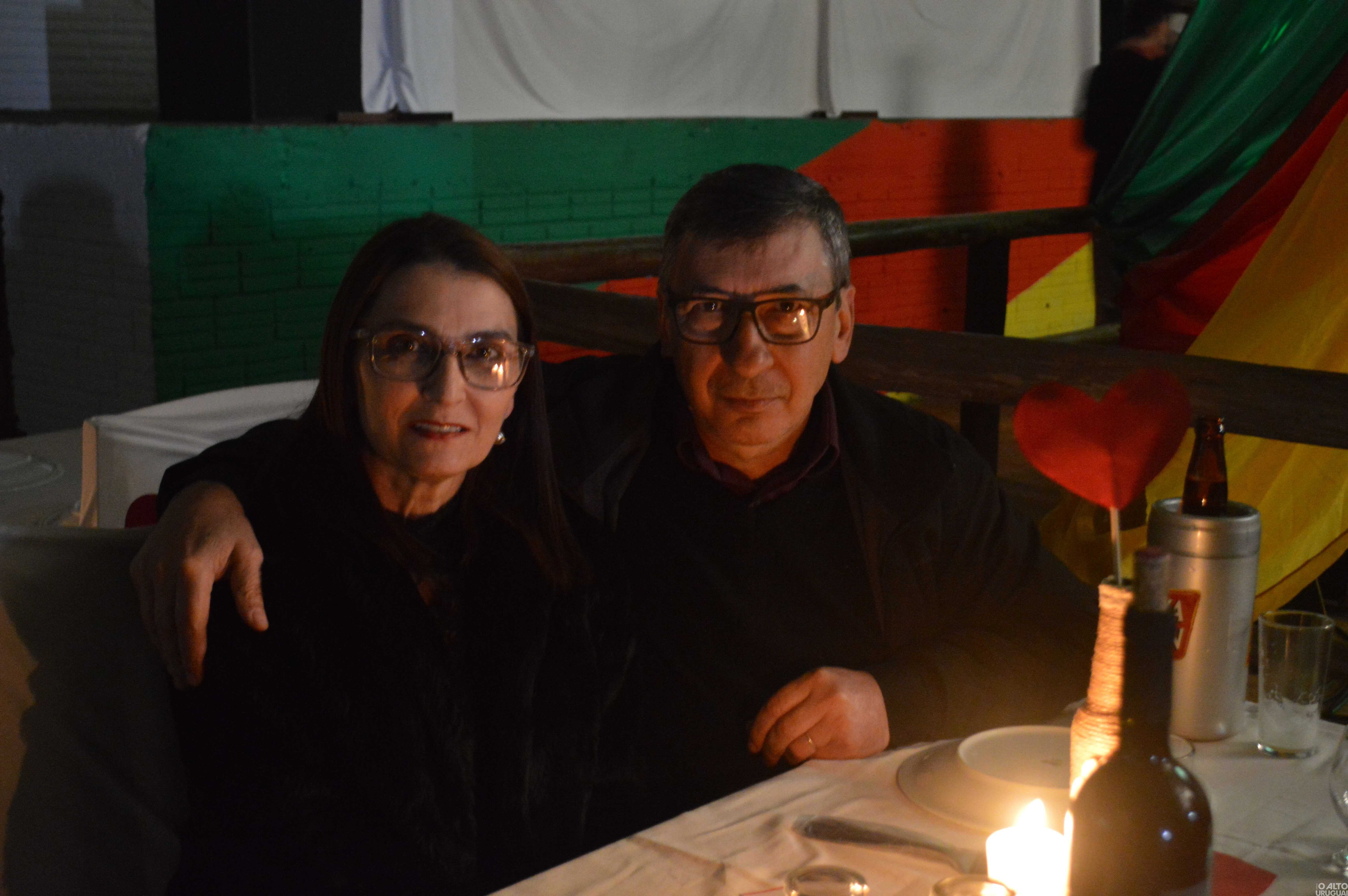 Noite do Galanteio reúne casais no CTG Rodeio da Querência