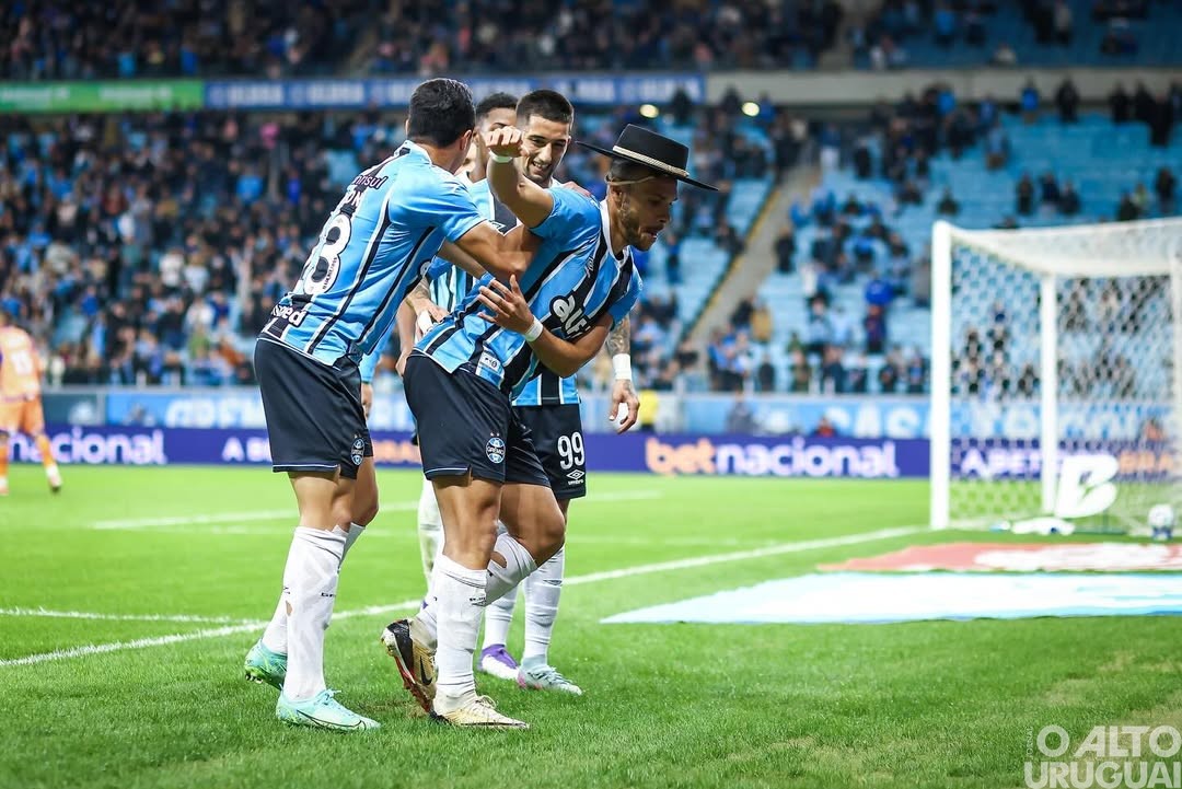 Grêmio vence Fortaleza em rodada atrasada do Brasileirão