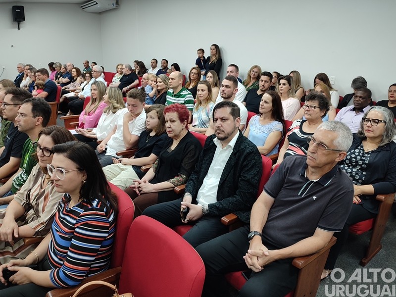 Poder Legislativo valoriza professores com a Condecoração Mérito Educacional Barril