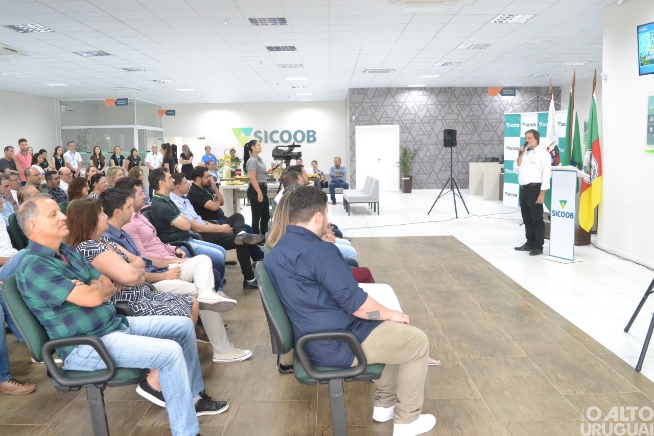 Sicoob Oestecredi reinaugura agência em novo espaço em FW