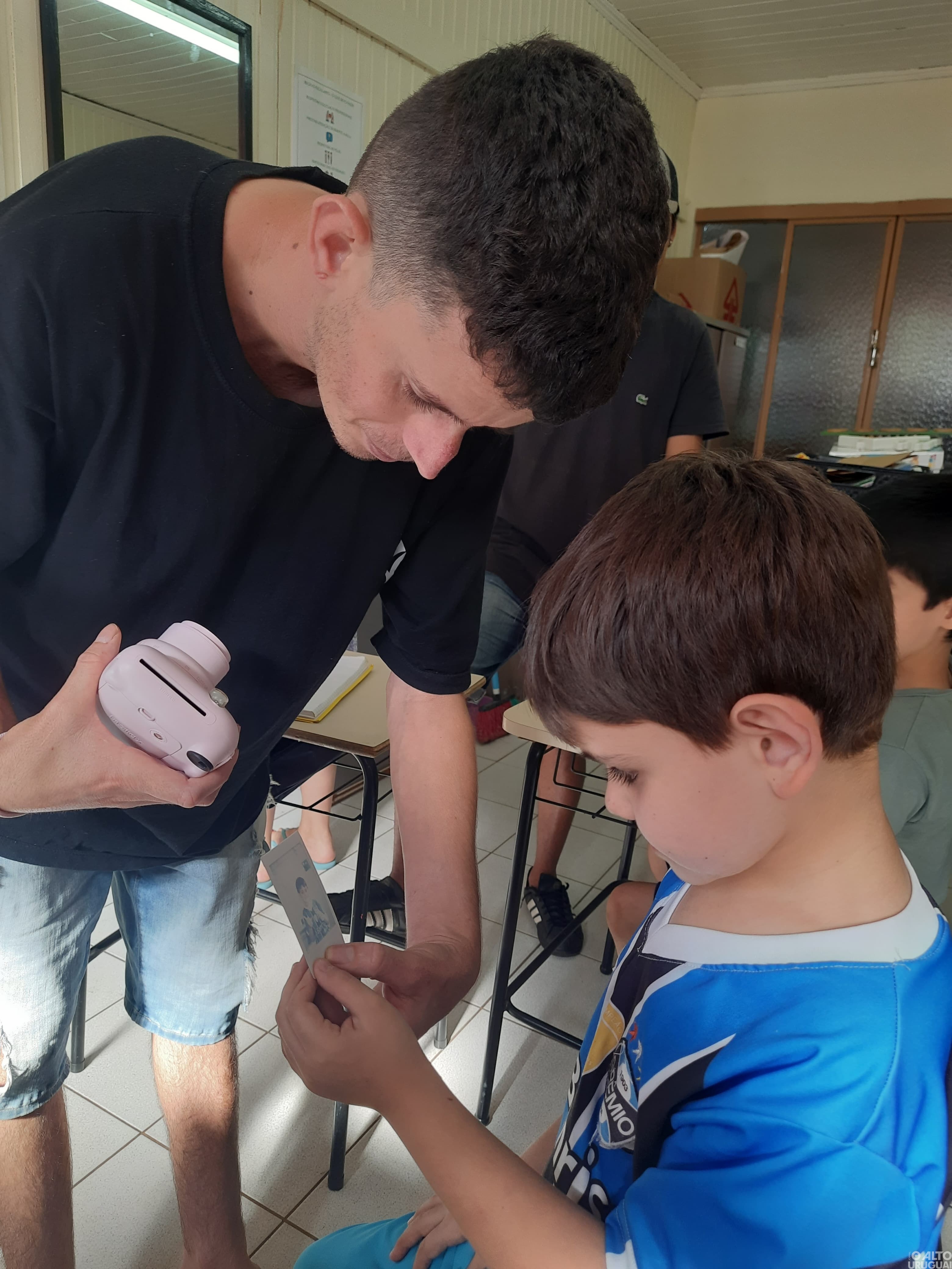 Alunos da Apae-FW transformam a fotografia em arte e conexão