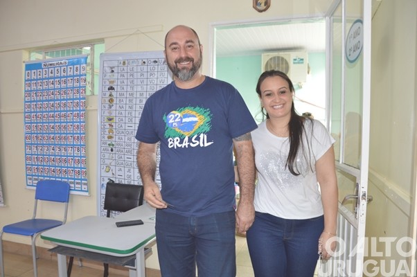 Ricardo Favin vota em seção na linha 21 de Abril