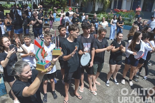 Bandas da Escola Cardeal Roncalli conquistam cinco títulos de campeãs e três de vice-campeãs em SC