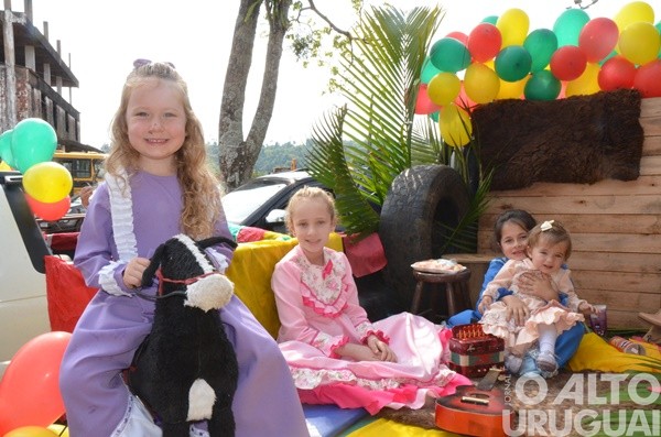 Iraí encerra Semana Farroupilha com desfile