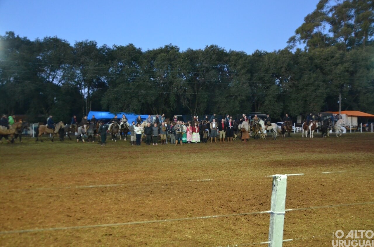 Oração da Ave-Maria marca abertura oficial do Rodeio Crioulo de FW