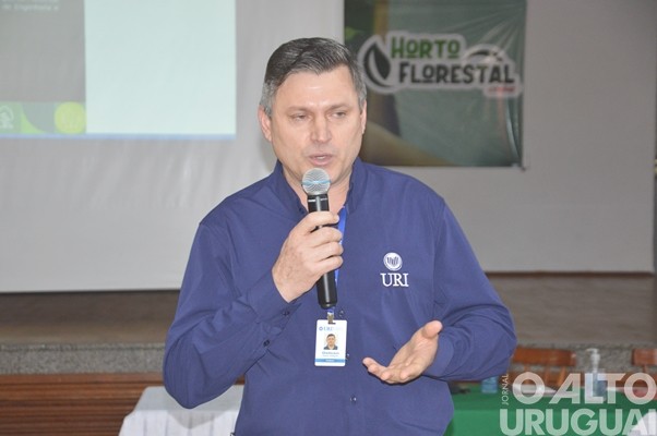 Evento realizado pela Creluz em Pinhal marca o Dia da Árvore