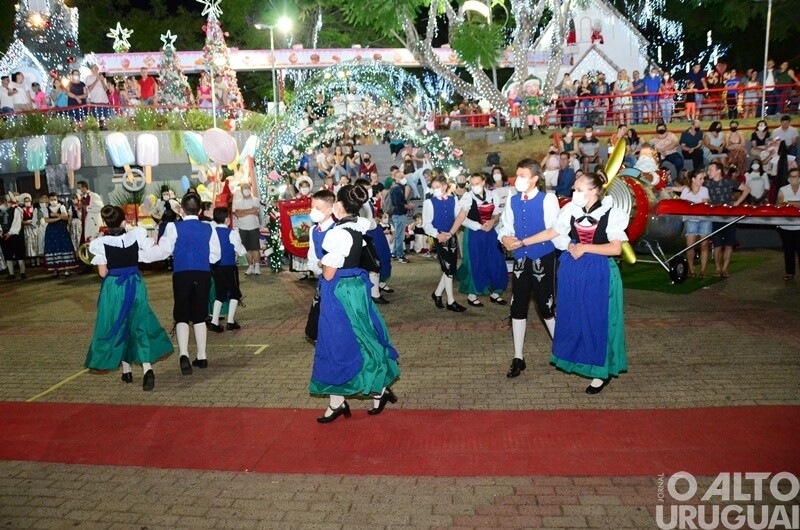 Apresentações do Centro Cultural 25 de Julho marcam noite do Frederico em Luz