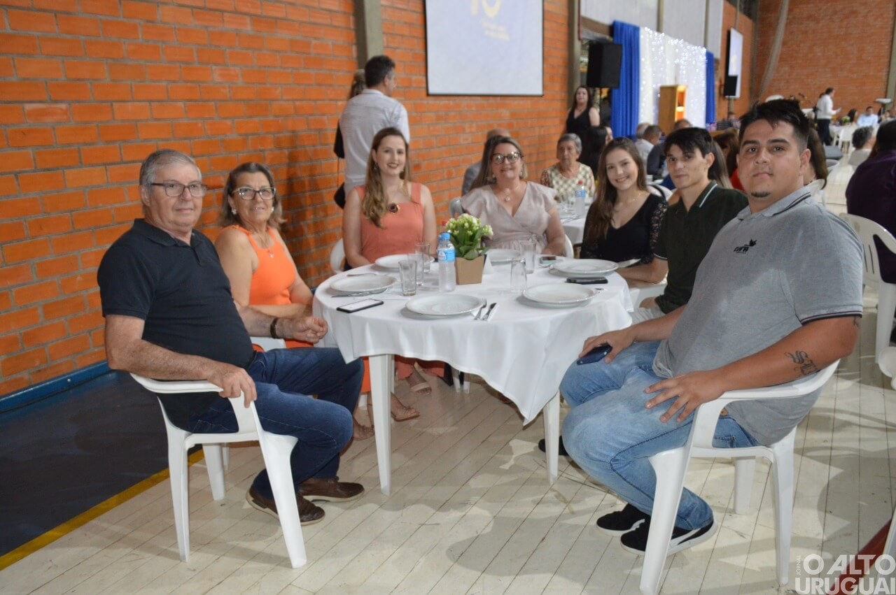 Jantar marca 40 anos da Apae-FW