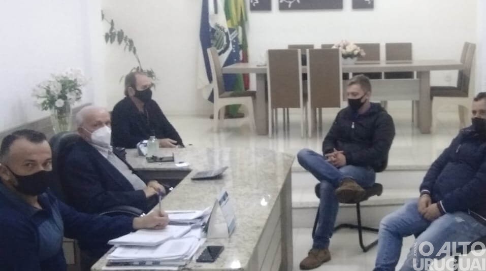 Palmitinho: novos investimentos em avicultura é tema de reunião