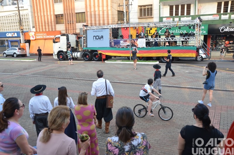 Renato Borghetti e Daniel Torres apresentam show farroupilha em FW