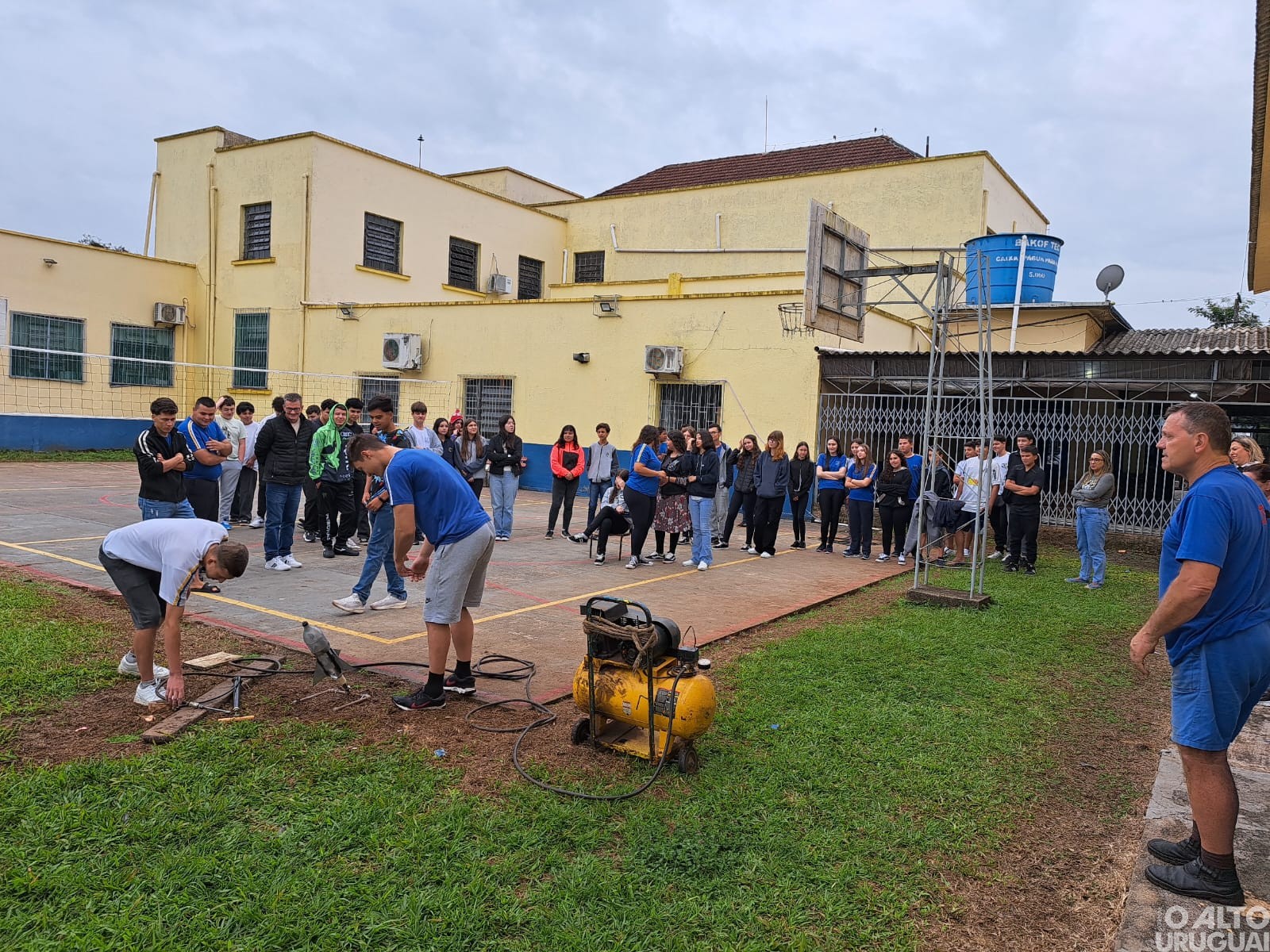 Alunos da Escola Visconde de Taunay de Irai lançam foguete em projeto de Práticas Experimentais