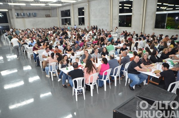 Jantar anual do CLJ reúne cerca de mil pessoas em Palmitinho