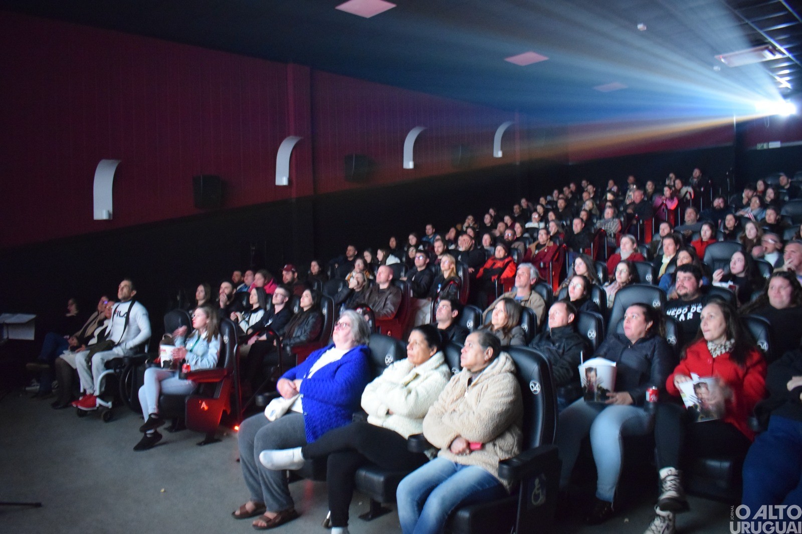 Estreia do curta-metragem “Medo de amar” lota cinema de FW