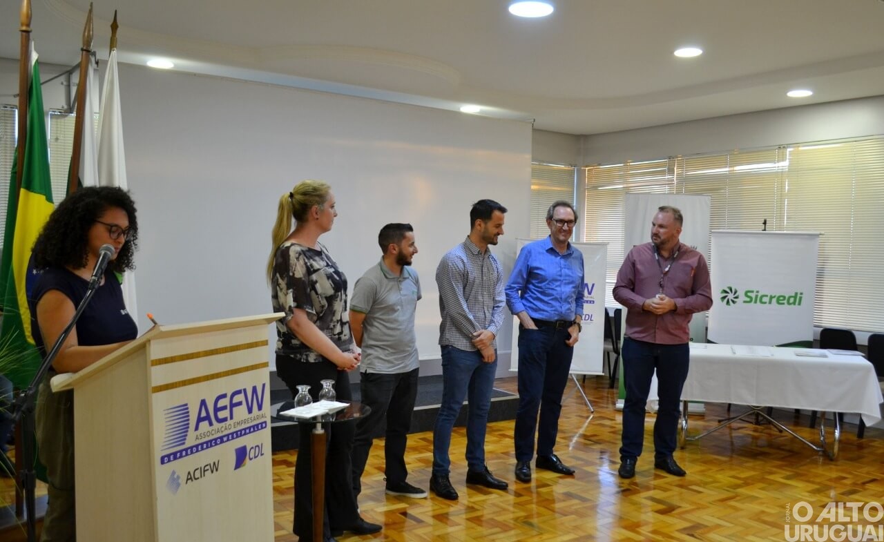 Formatura do Curso de Solda Mig/Mag é realizada no Salão Nobre da AEFW