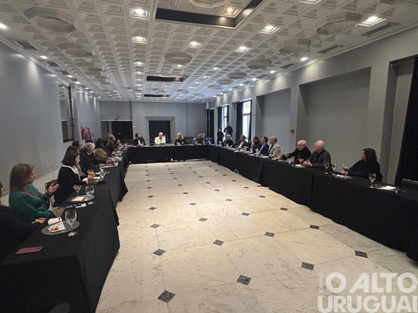 Encontro entre ADI Multimídia e Cremers debate aproximação entre as entidades