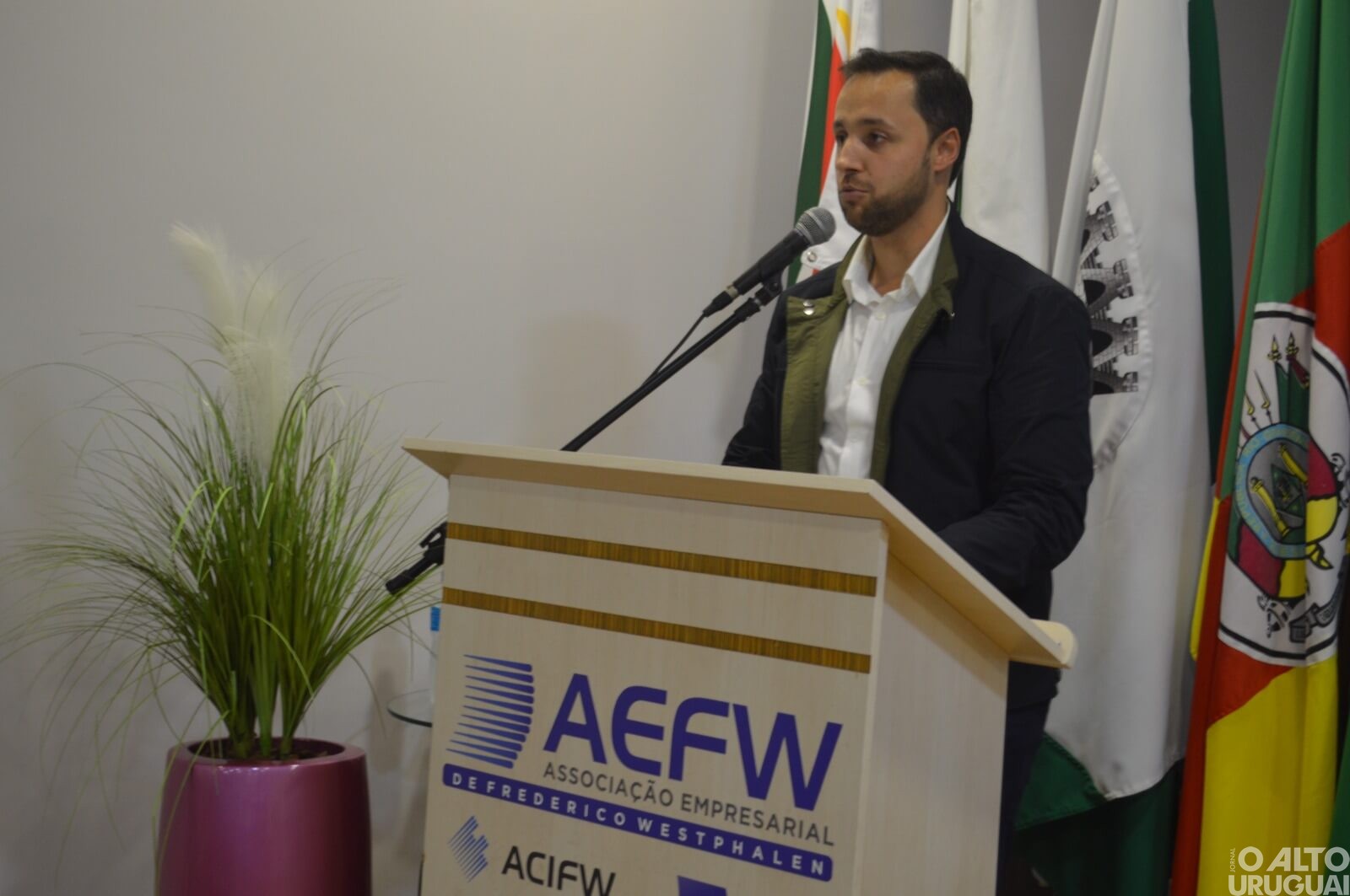 Novos membros da diretoria da AEFW são empossados