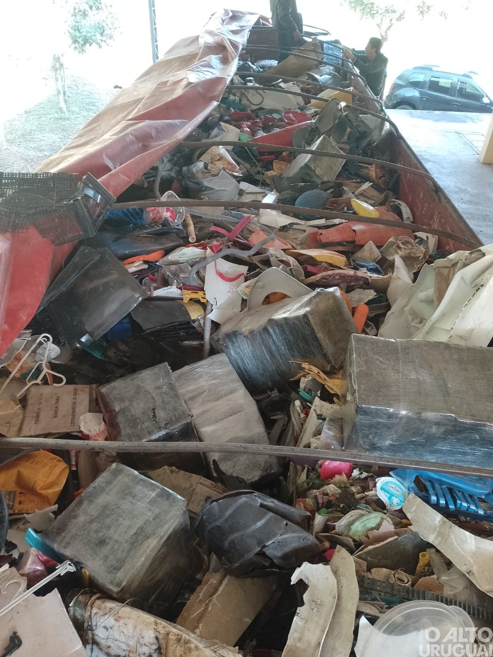 Analistas tributários da Receita Estadual e Batalhão Fazendário de Iraí apreendem seis toneladas de maconha