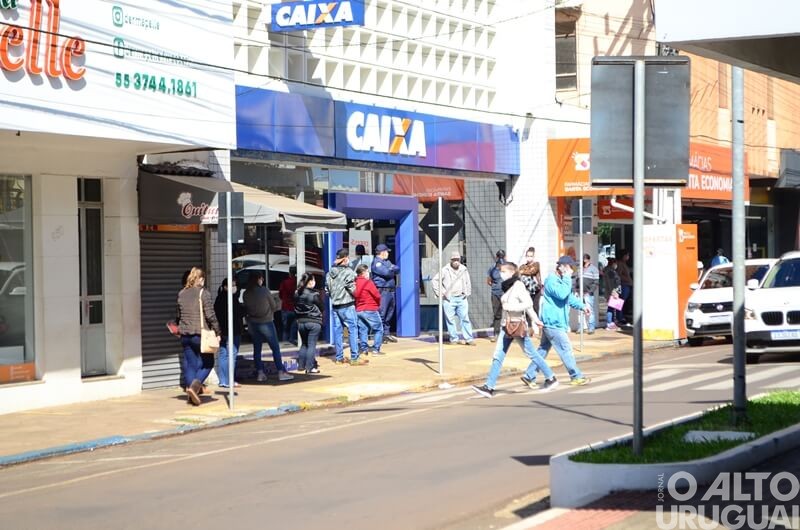 Trabalhadores nascidos em junho podem sacar auxílio emergencial