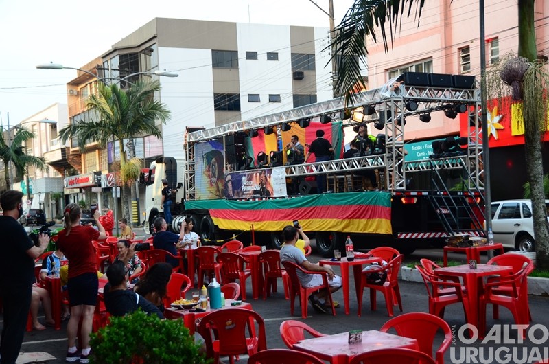 Renato Borghetti e Daniel Torres apresentam show farroupilha em FW