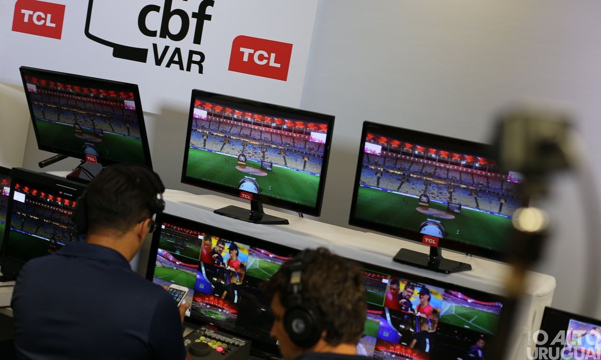 CBF demite diretor do VAR e nove integrantes da comissão de arbitragem