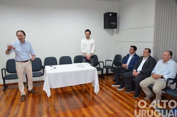 Amng realiza reunião de prefeitos durante Festiplan em Planalto