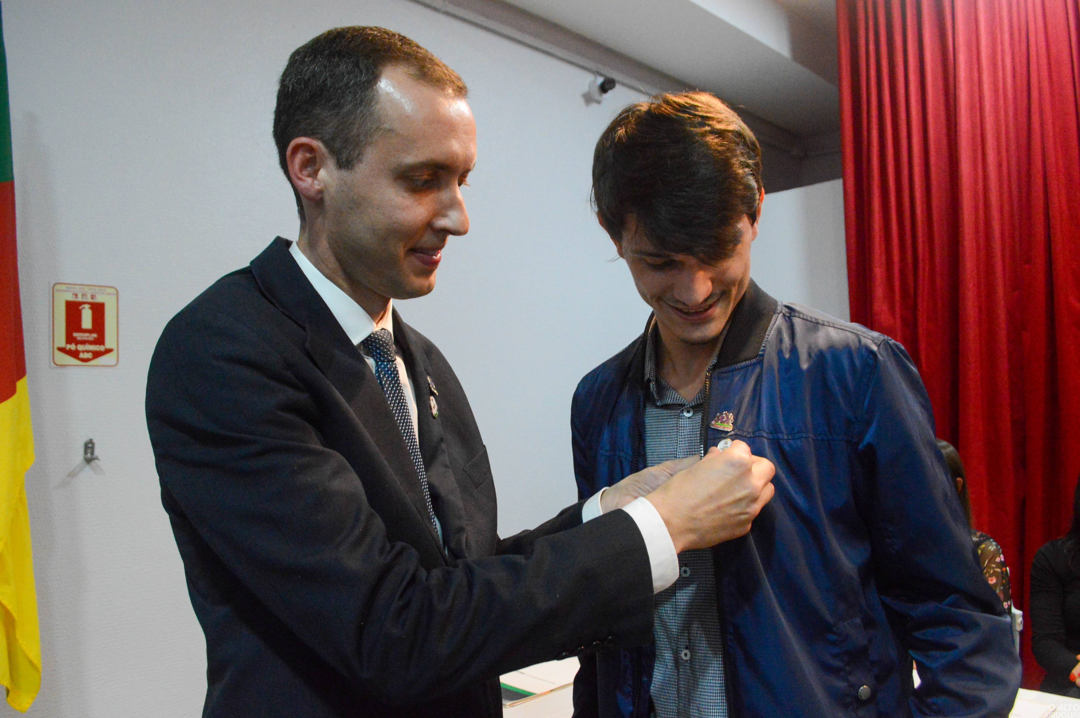 Novas diretorias dos Rotarys tomam posse em FW